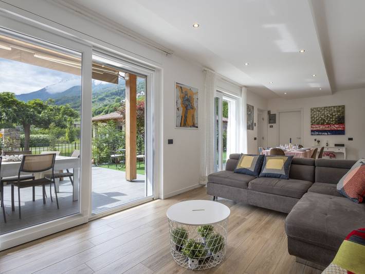 Ferienhaus für 6 Personen, mit Balkon und Terrasse sowie Garten und Ausblick in Bergell