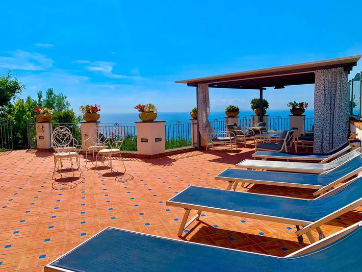 Amore Rentals - Casa Tatano con Piscina Privata, Vista Mare e Parcheggio in Marciano, Massa Lubrense