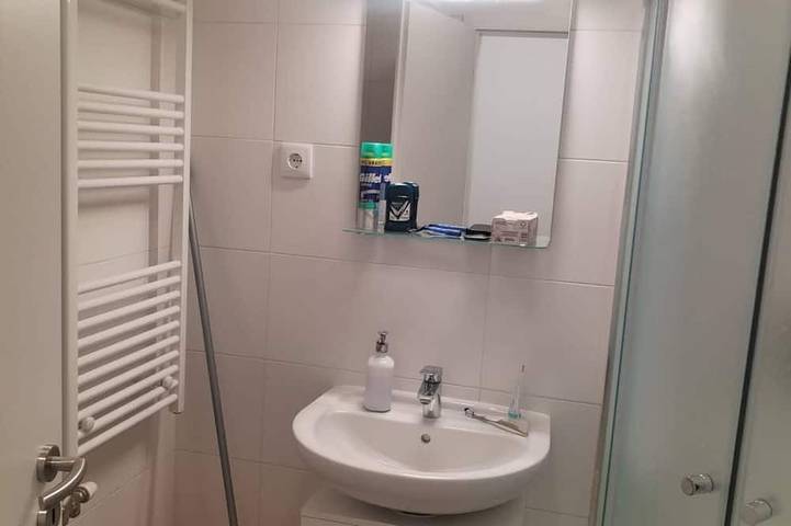 Ganze Wohnung, Juniper Studio in der Nähe von Supermärkten in Ketschkemet, Kecskeméti járás