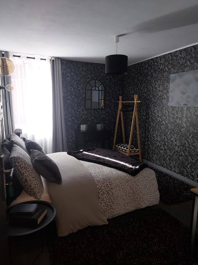 Appartement entier, Apartment in Lamaids, Région de Montluçon