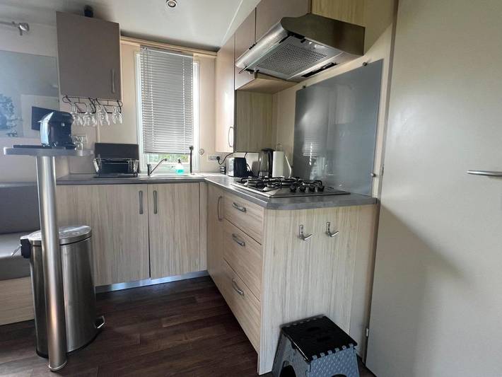 Camping pour 6 personnes, avec terrasse et vue ainsi que piscine et jardin dans l' Eure - 4