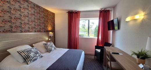 Hôtel pour 3 personnes, avec terrasse et jardin à Saint-Hilaire-du-Harcouët