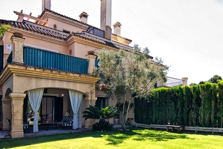 Chalet para 10 personas, con vistas además de jardín y piscina, Se admiten mascotas en Campo de Gibraltar - 4