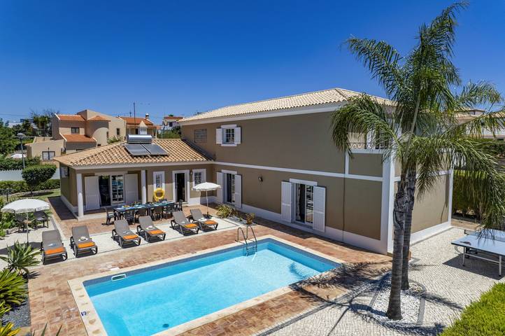 Casa de férias para 8 pessoas, com jardim, adaptado a crianças em Almancil