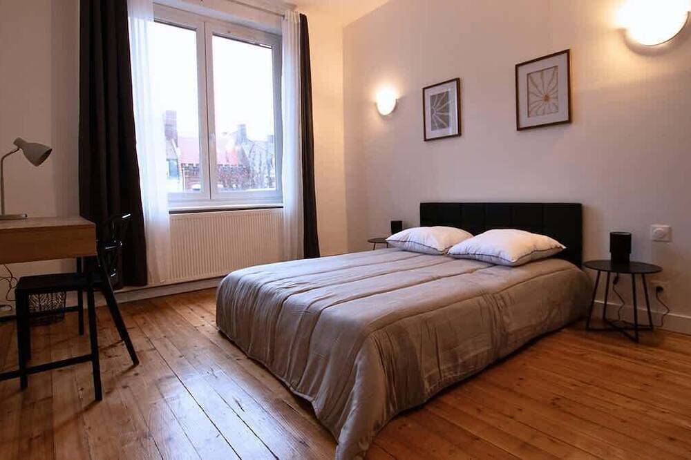 La villa douaisienne, central, terrasse privee in Douai, Department Nord