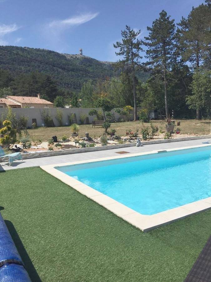 Location de vacances pour 2 personnes, avec jardin ainsi que vue et piscine à Plan-d'Aups-Sainte-Baume - 2