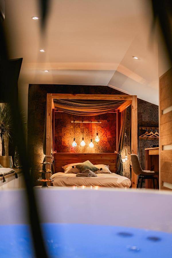 Gîte pour 2 personnes, avec jacuzzi et terrasse à Nesmy - 3