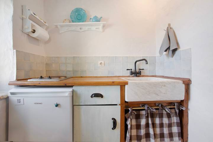Greek Stone Cottage 'Sira Stonehouse 2' with Sea Views, Wi-Fi, and Air Conditioning in Agios Nikolaos (Zakynthos), Zakynthos