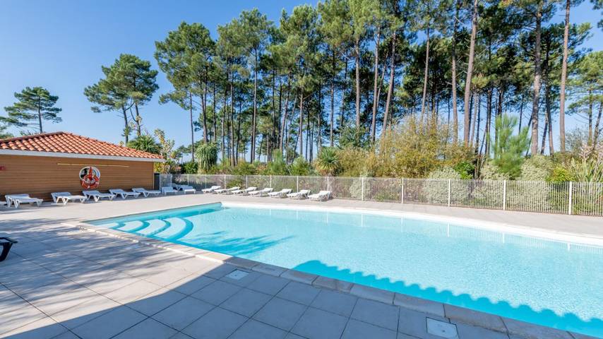 Location de vacances pour 8 personnes, avec sauna ainsi que piscine et terrasse, animaux acceptés à Parentis-en-Born - 2