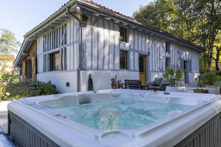 Location de vacances pour 10 personnes, avec jardin et vue à Bélis