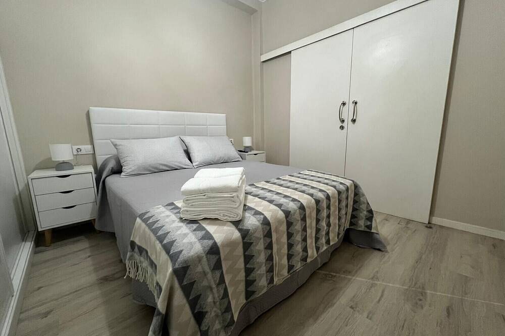 Entire apartment, Yourhouse Oasis Urbano in Ourense, Ourense Region