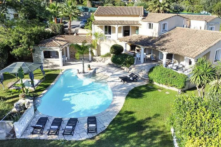 Villa pour 14 personnes, avec piscine et jardin à Vallauris
