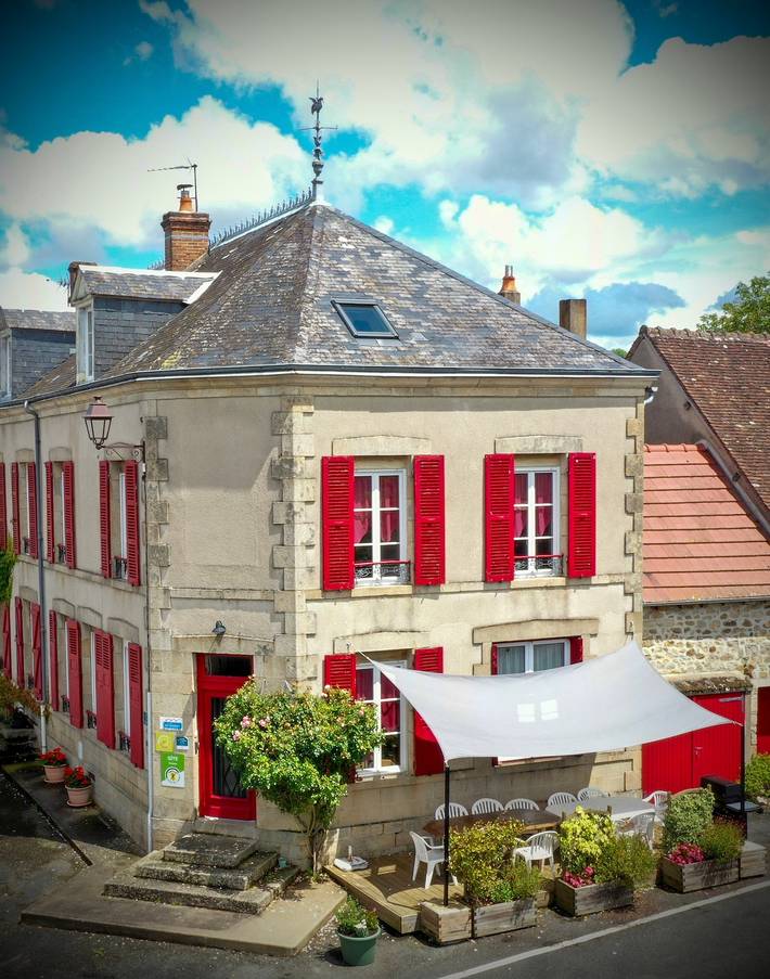 Location de vacances pour 12 personnes, avec terrasse dans la Creuse