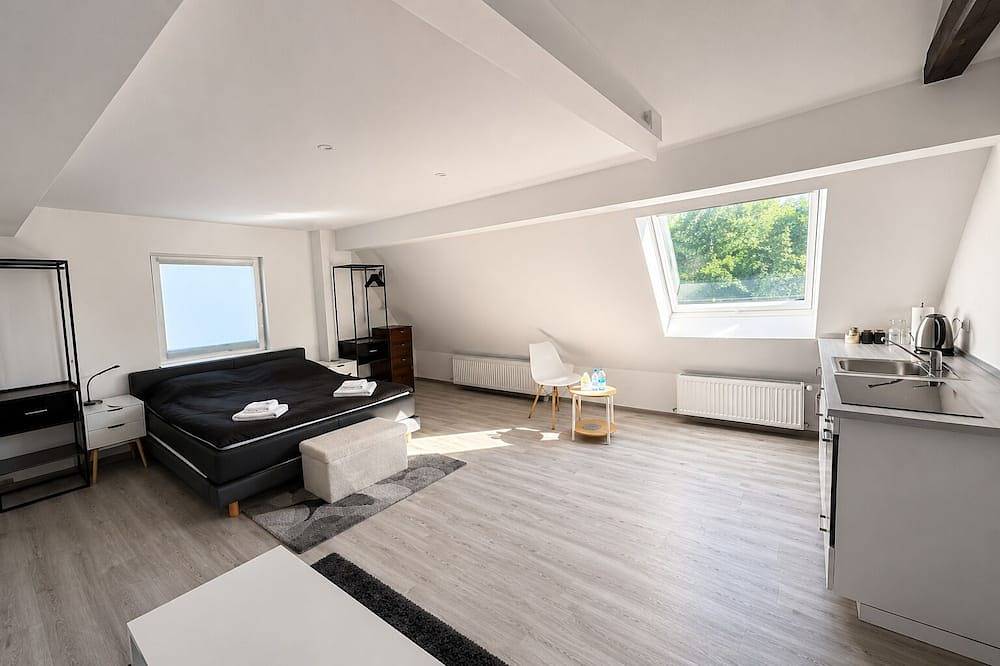Ganze Wohnung, Modernes Dachstudio mit Küche & kostenlosem Parkplatz in Bielefeld, Nordrhein-Westfalen