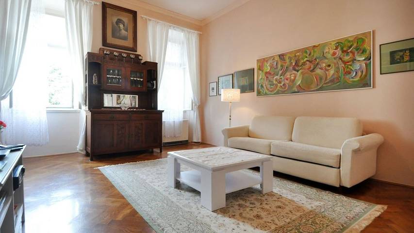 Vakantiewoning voor 7 personen, met balkon en zwembad in Pula