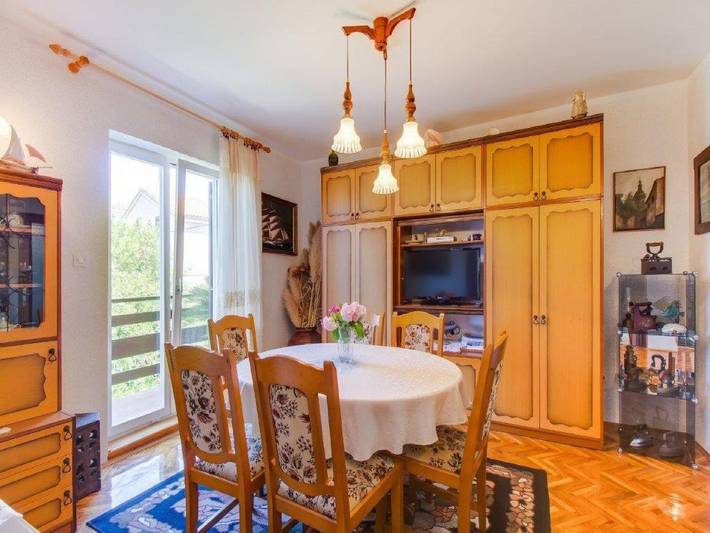 Ferienwohnung für 6 Personen, mit Terrasse und Garten in Mali Lošinj