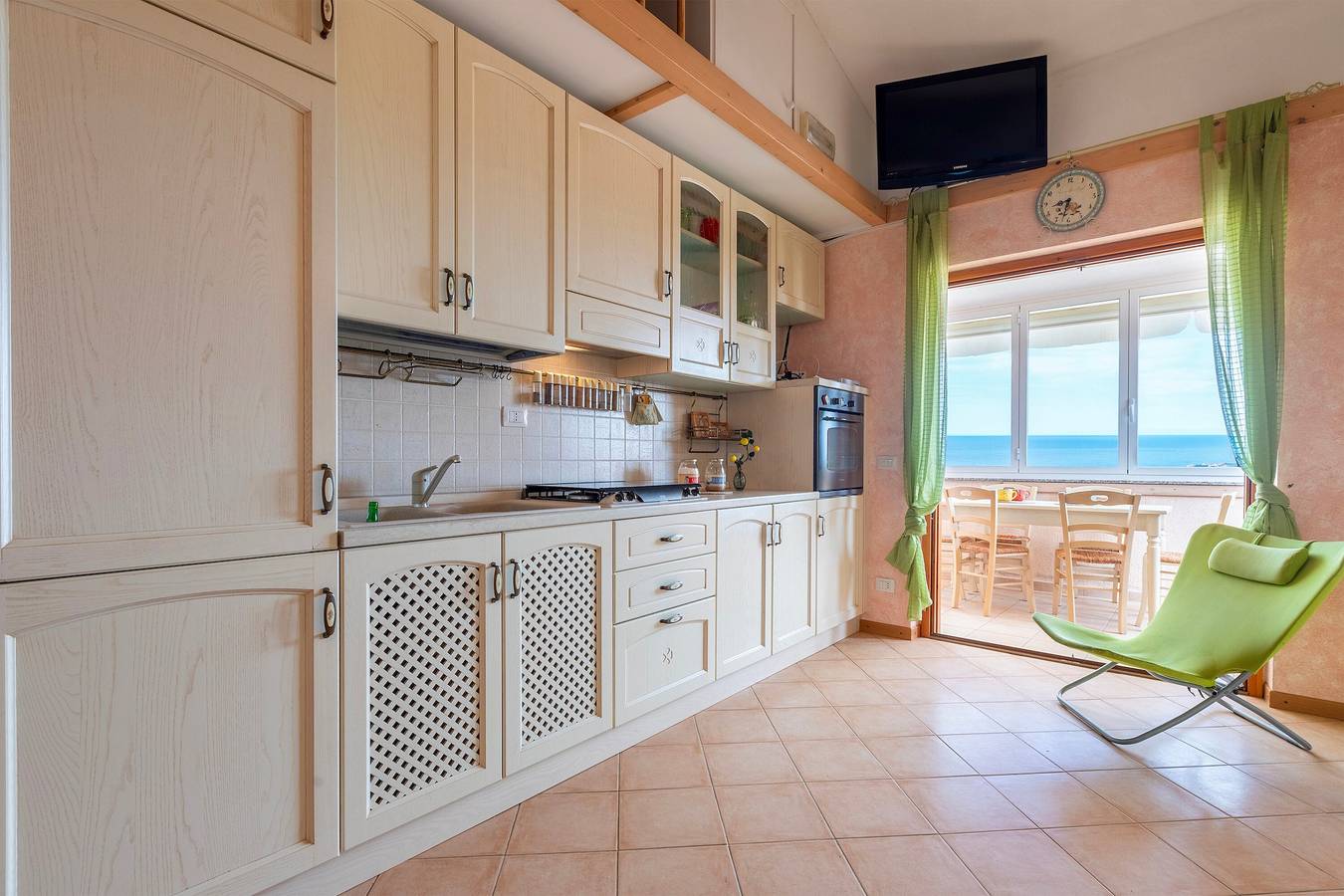 Casa Vacacional 'Maestrale' con Vista al Mar, Terraza Privada y Aire Acondicionado in Trinità d'Agultu e Vignola (Borgo), Trinità d'Agultu e Vignola
