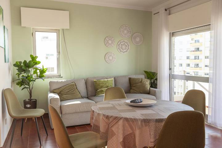 Ganze Wohnung, Ferienwohnung für 3 Personen mit Balkon in Praia da Rocha, Portimão