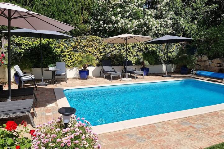 Villa for 4 people, with balcony and yard in Faro