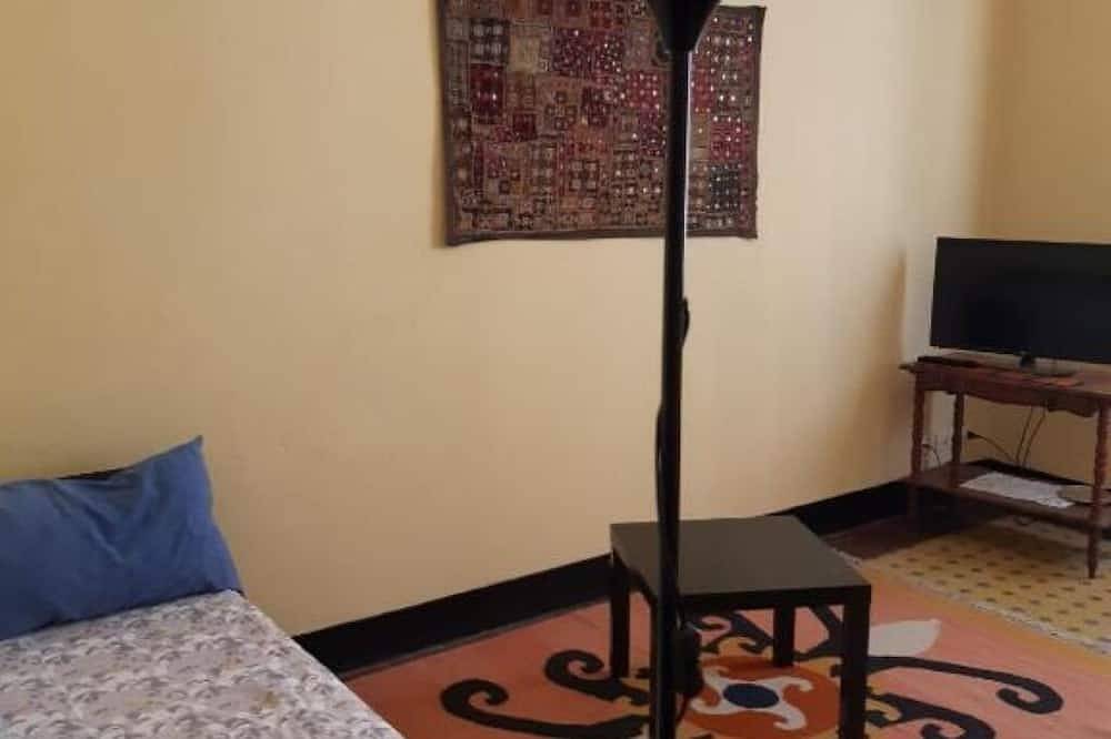 Entire apartment, Garden residence central apartment opposite train station in Chiavari, Riviera di Levante