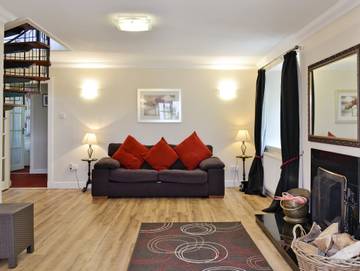 Log Cabin for 7 People in Loch Lomond, Argyll & Bute, Photo 2