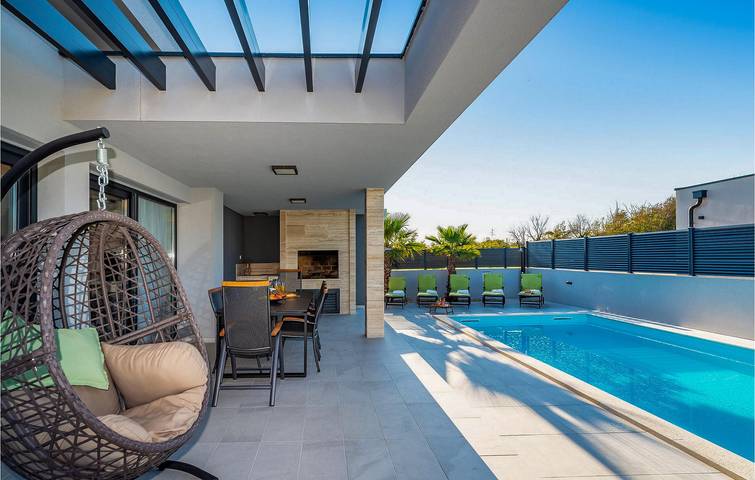 Appartement confortable avec piscine, terrasse et Wi-Fi près de la plage de Ždrijac in Nin, Région de Zadar