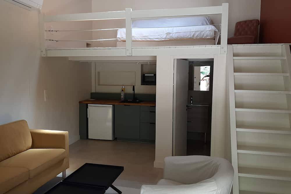 Maisonnette entièrement rénovée, pour un séjour au calme au  milieu des vignes . in Vaison-la-Romaine, Parc naturel régional du Mont-Ventoux
