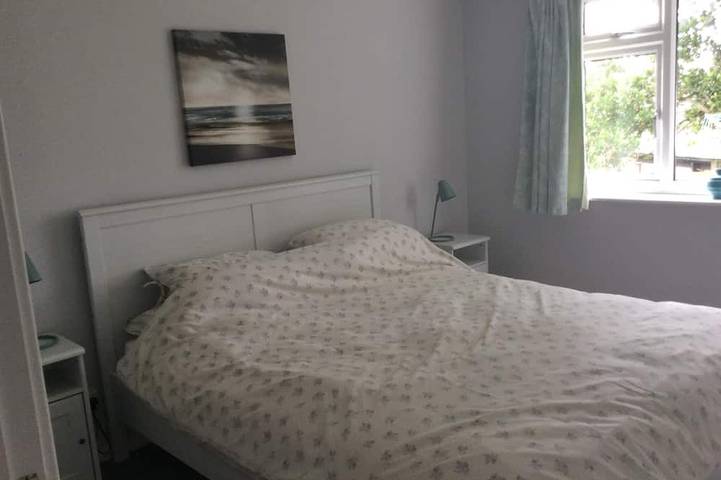 3 Bedroom Bungalow with large secure garden close to Sandy Beaches in Rhosneigr, Isle of Anglesey