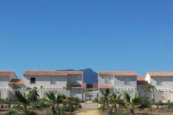 Villa pour 4 personnes, avec jardin ainsi que piscine et terrasse