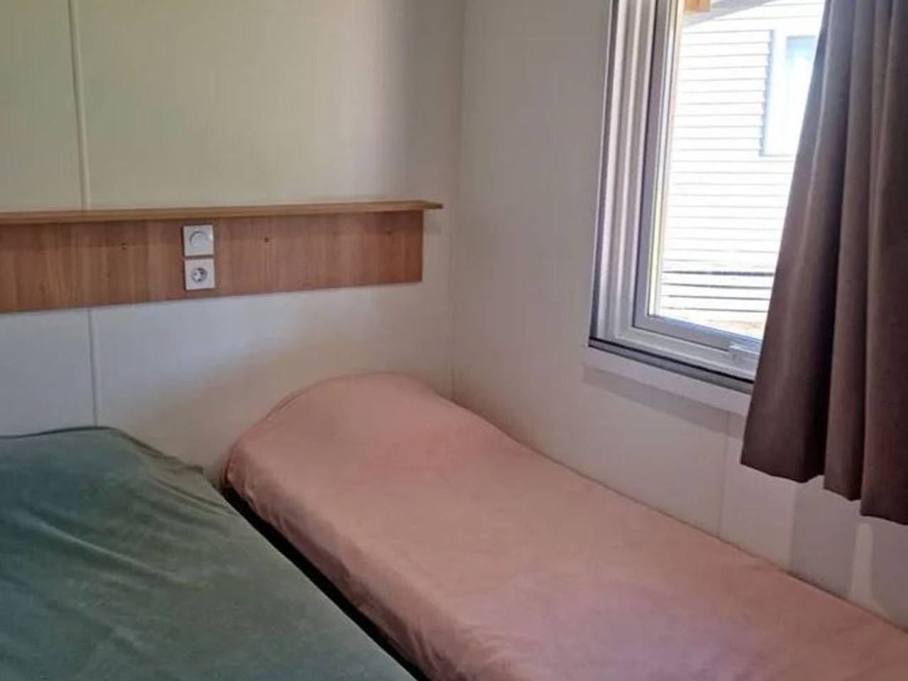 Mobile home with terrace - 8 guests in Lattes, Côte d'Améthyste