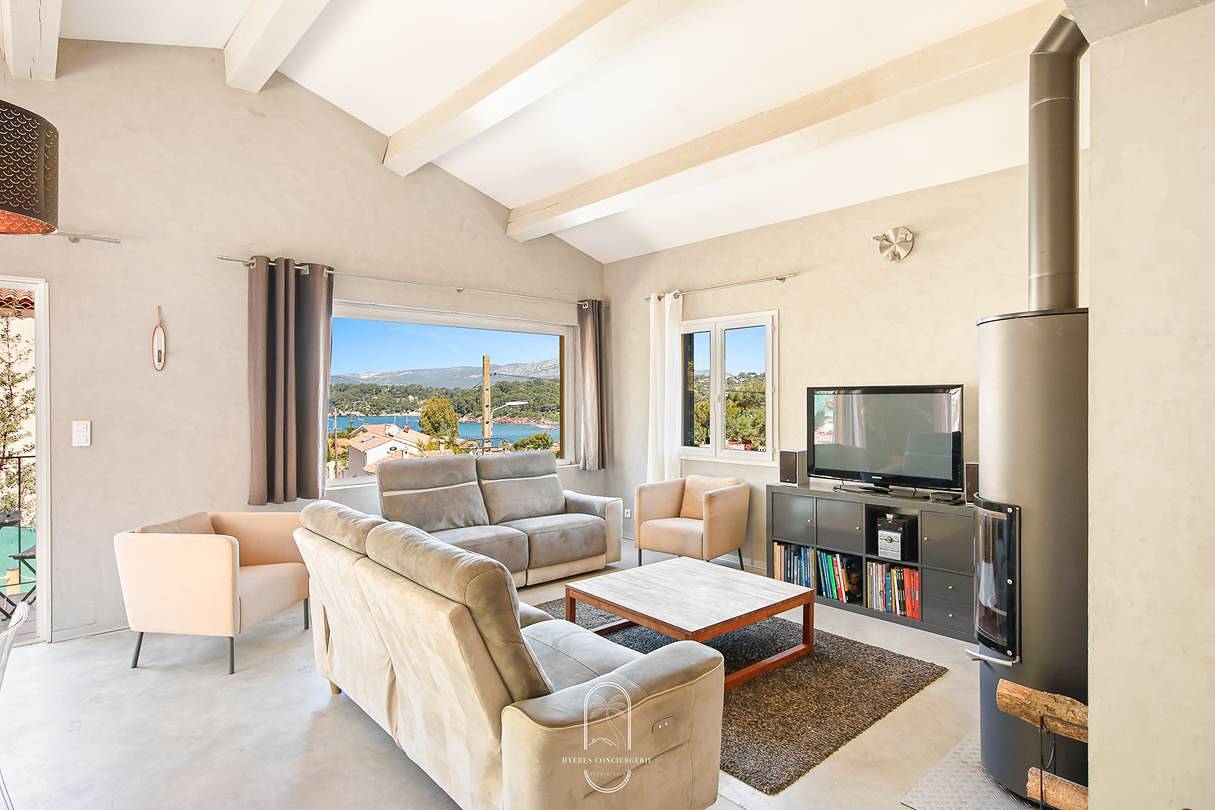 Entire holiday apartment, Villa Mireille Le pradet Vue mer/piscine in Le Pradet, Toulon region