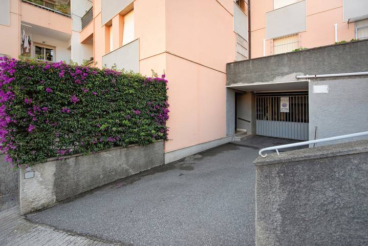 Appartamento intero, Appartamento 'Casa Cogoleto Terrace and Parking' con vista mare, Wi-Fi e aria condizionata in Spiaggia dello Scandolaro, Cogoleto