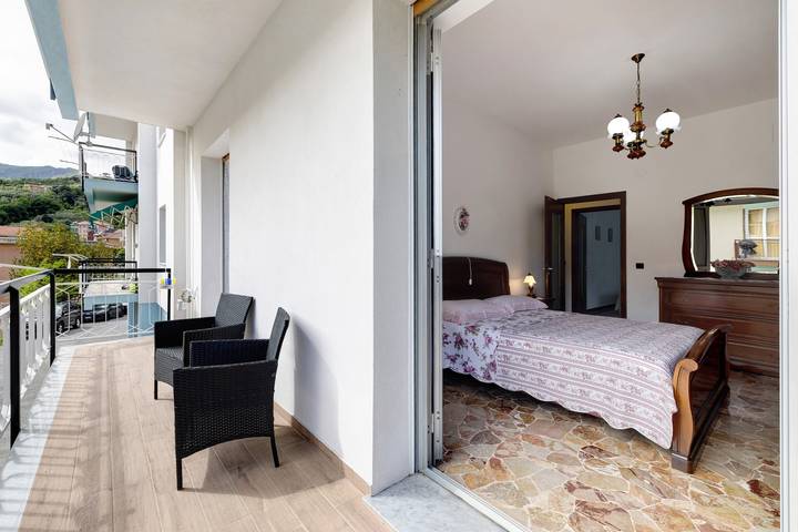 Appartamento intero, Appartamento 'Casa Grace - Casa Al Mare' con vista montagna, balcone e Wi-Fi in Sant' Ermete, Vado Ligure