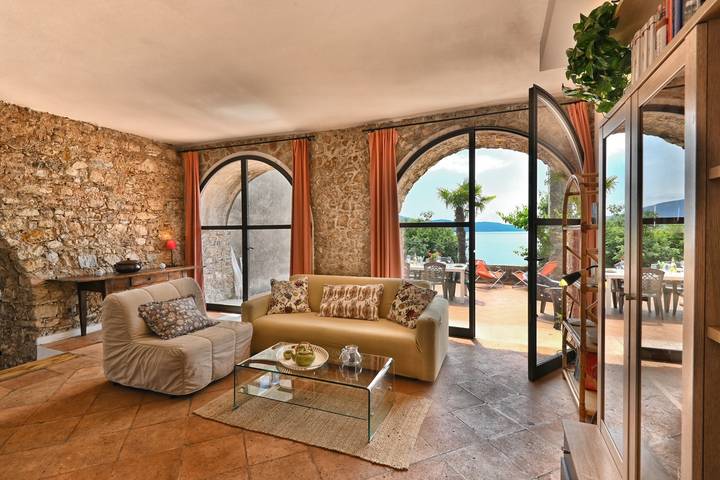 Villa für 4 Personen, mit Terrasse und Seeblick, mit Haustier in Gardasee-Lombardei - 2