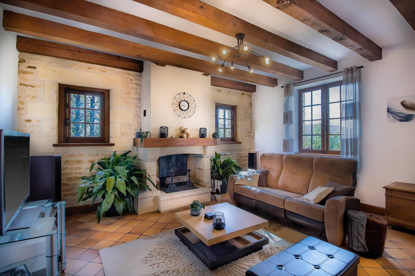 Gîte Moderne et spacieux à Cazoulès avec Terrasse, Parking, Animaux Acceptés, Proche de Sarlat in Cazoulès, Périgord Noir