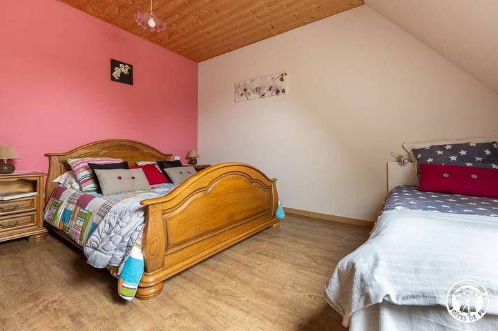 Location de vacances pour 7 personnes, avec jardin à Larodde - 3