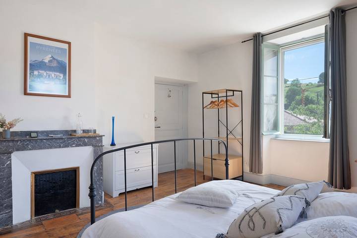 Baladous Guest Room – Arbas with Shared Terrace, Wi-Fi, and Air Conditioning in Montgaillard-de-Salies, Haute-Garonne