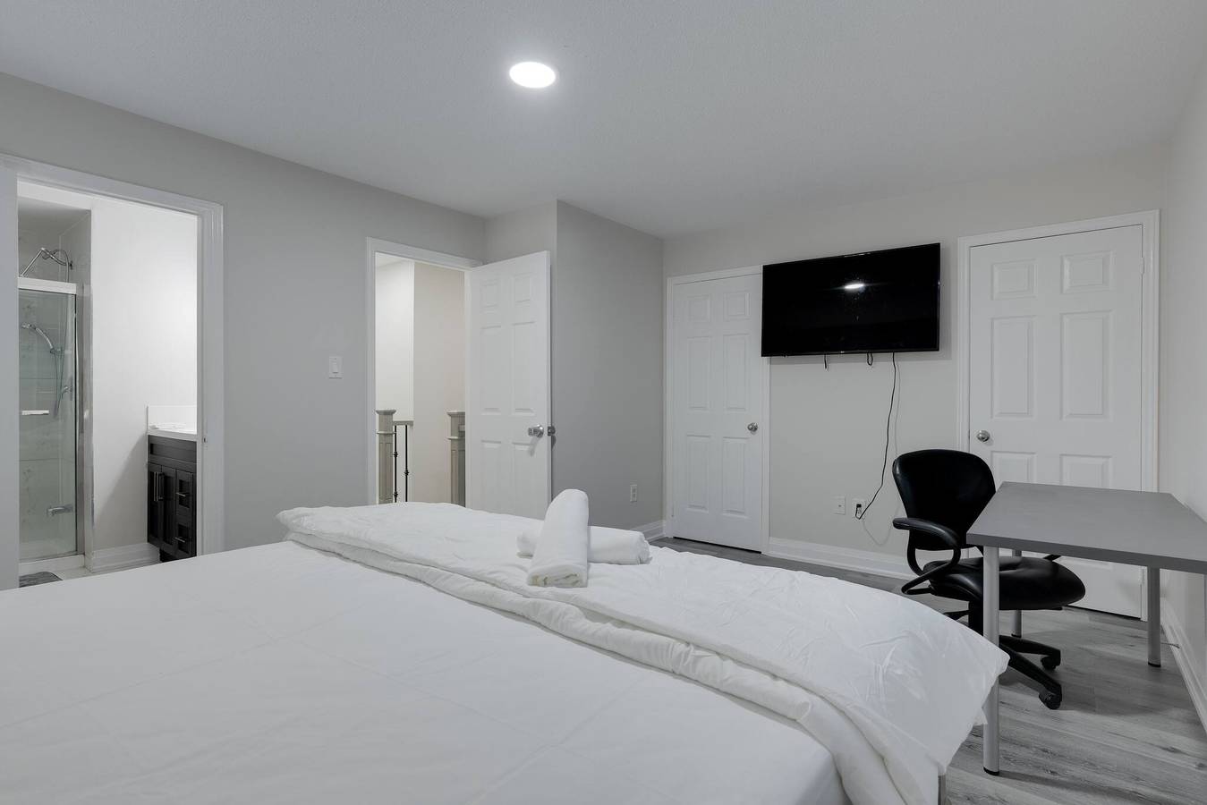 Gran suite de 1 cama con acceso rápido a Internet, oficina y baño privado in Vaughan, Lago Ontario (Kanada)