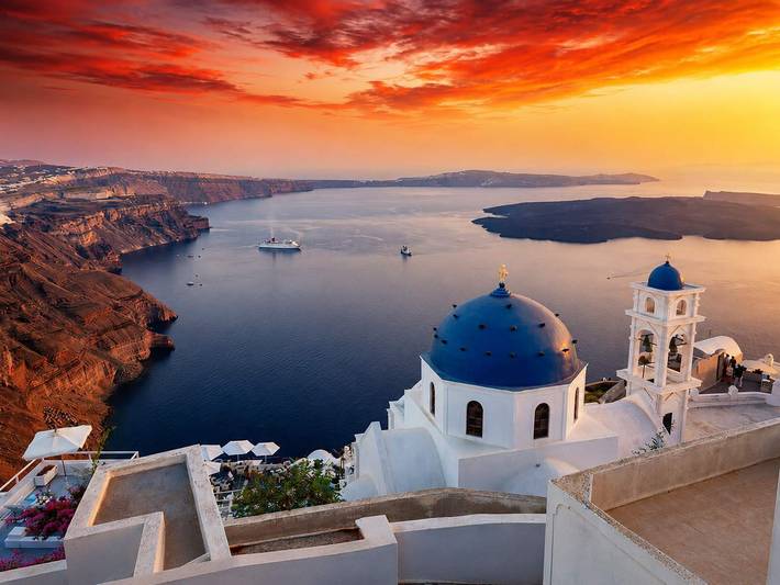 Ganze Wohnung, Two Gods Santorini Premium Jacuzzi Sea View Suites in Vourvoulos, Santorin