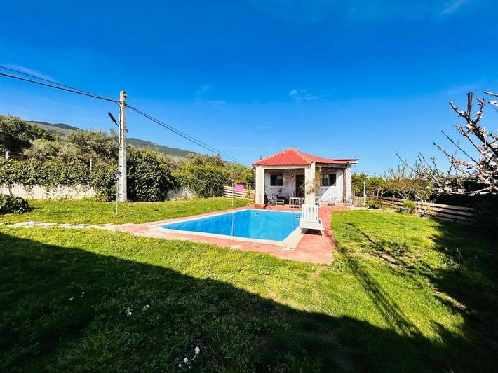 Casa de vacaciones para 8 personas, con piscina y terraza además de vistas y jardín - 1