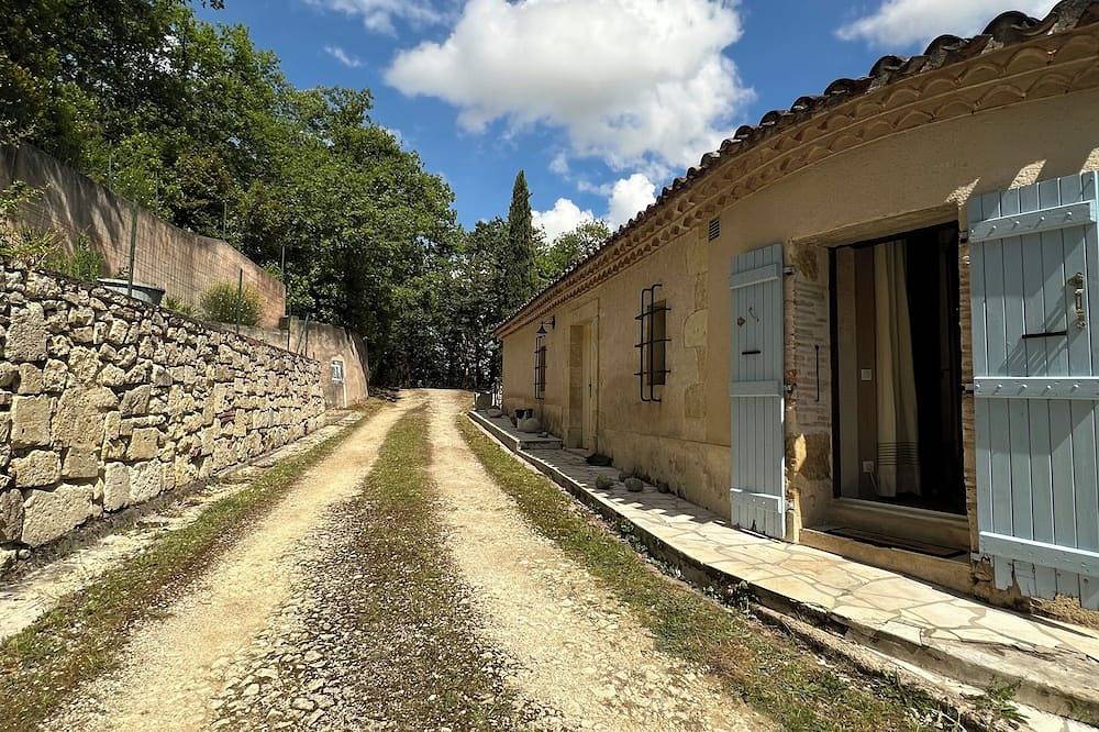 Chambre Tour, douche et wc privatifs in Auch, Gers
