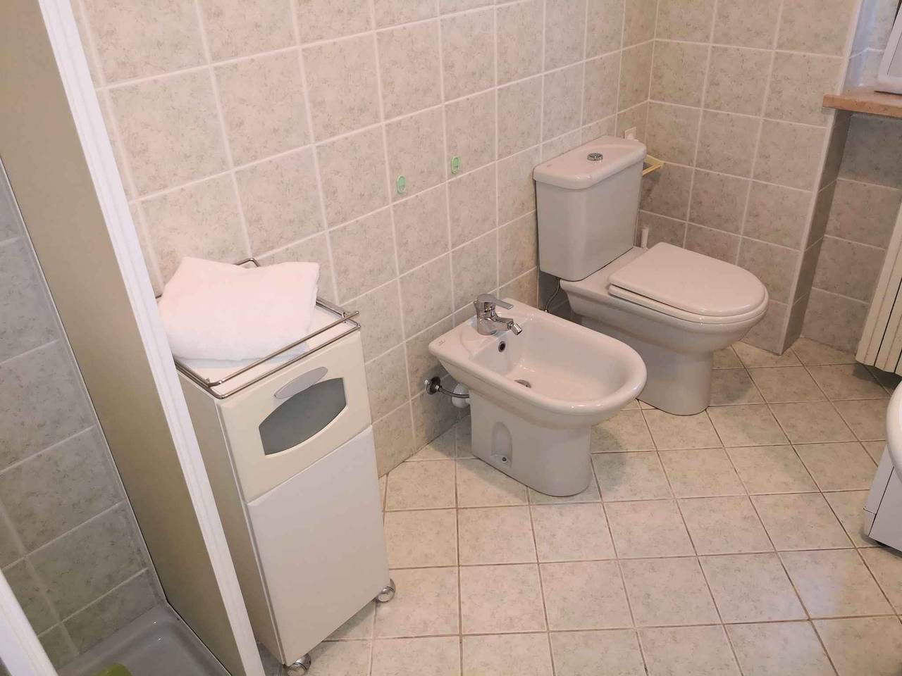 Apartamento vacacional entero, Apartamento de vacaciones con piscina y jardín cuidado in Lazise, Montañas Garda