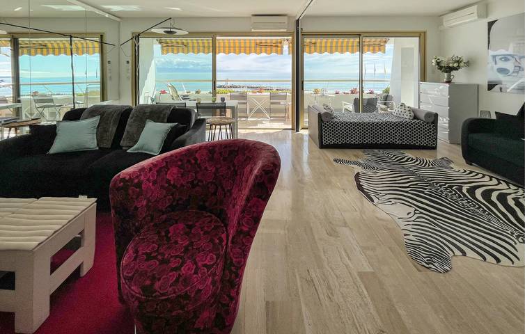 Appartement de vacances entier, Appartement avec vue sur la mer, terrasse et parking, à 2,5 km de la plage La Madrague in Villeneuve-Loubet Plage, Villeneuve-Loubet