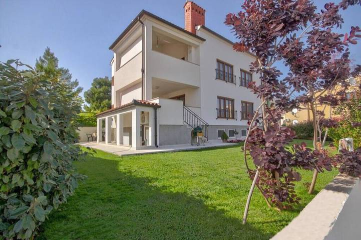 Villa für 4 Personen, mit Terrasse und Garten in Premantura
