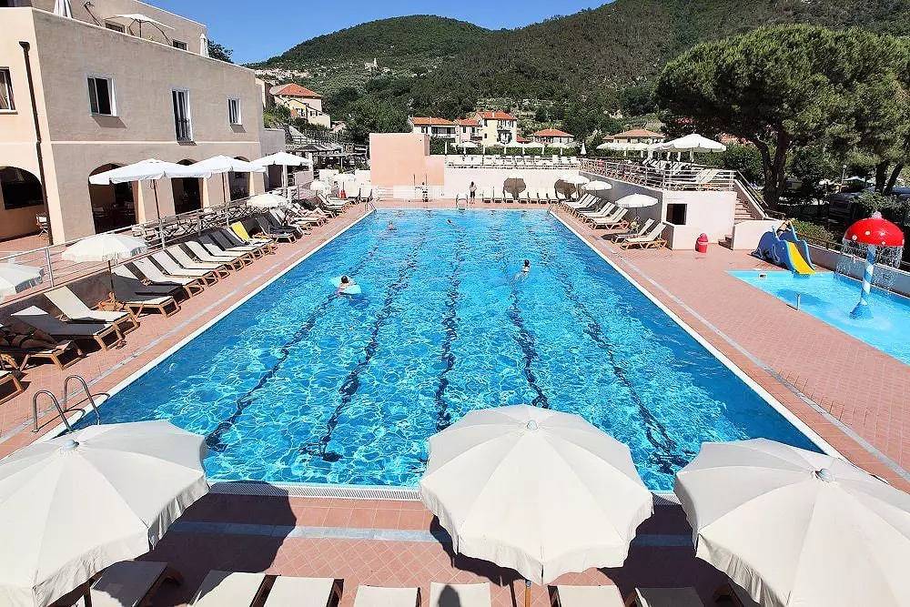 Bungalow de 2 habitaciones con terraza exterior 4 personas in Finale Ligure, Finale Ligure Municipio