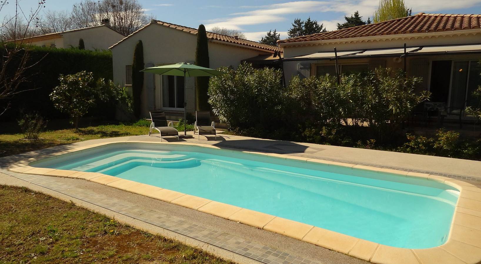 Confortable villa avec piscine privative, climatisation in Maubec, Parc naturel régional du Luberon