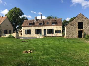 Gîte pour 10 personnes, avec terrasse et jardin, animaux acceptés à Avessé