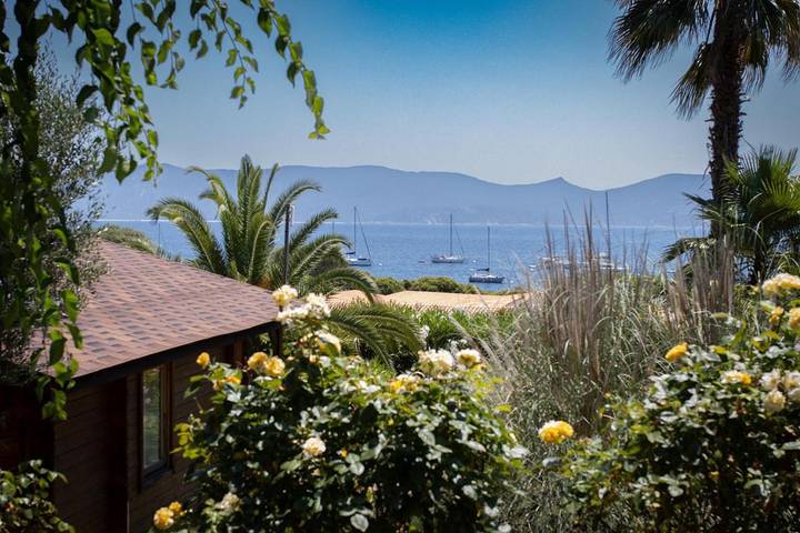 Hôtel pour 2 personnes, avec vue et jardin à Serra-di-Ferro - 2