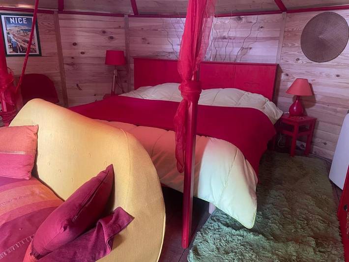 Tente pour 4 personnes, avec jardin et terrasse ainsi que piscine et jacuzzi dans le Var - 3