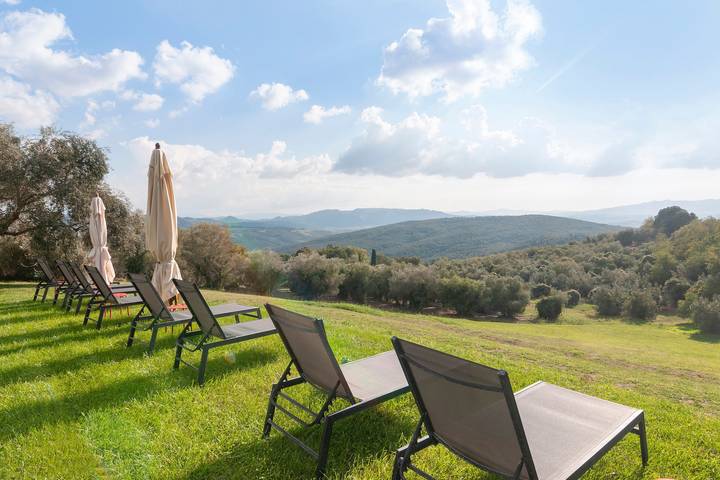 Ganze Wohnung, Ferienwohnung Ginestra mit privater Terrasse, Kamin und Gemeinschaftspool in Gambassi Terme, Florenz Provinz